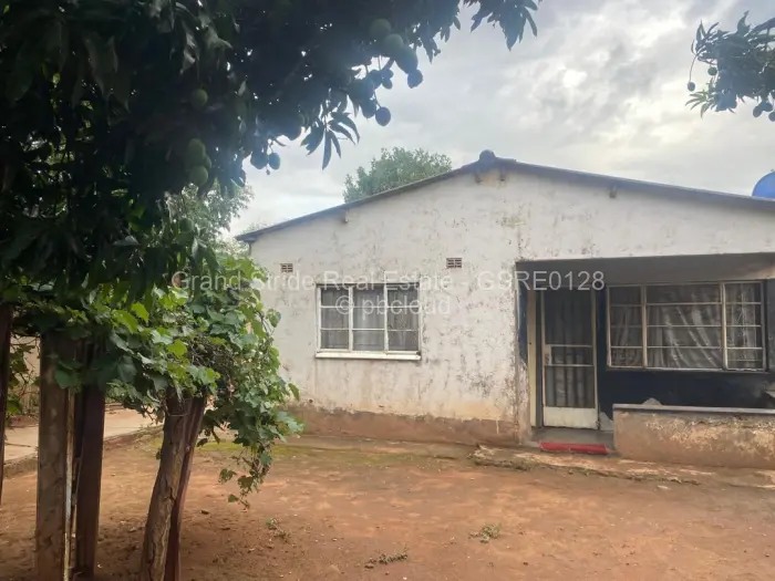 5 Bedroom House for Sale in Kambuzuma, Harare