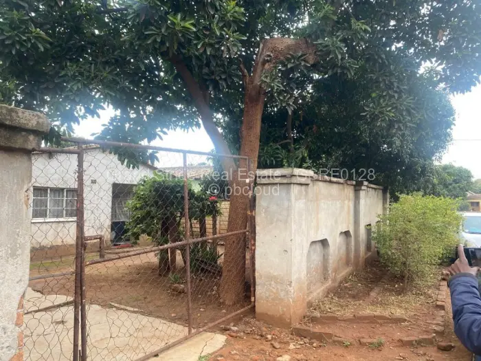 5 Bedroom House for Sale in Kambuzuma, Harare