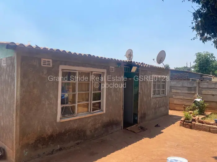 5 Bedroom House for Sale in Kambuzuma, Harare