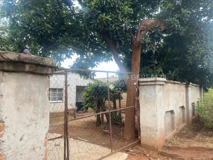 5 Bedroom House for Sale in Kambuzuma, Harare