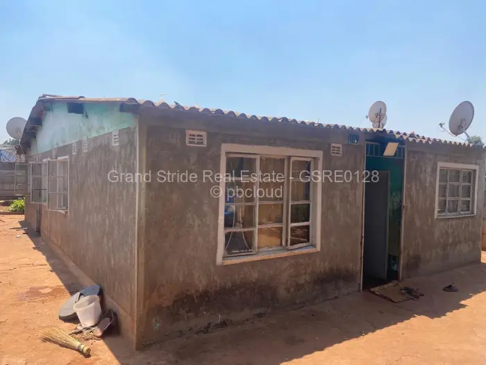 5 Bedroom House for Sale in Kambuzuma, Harare