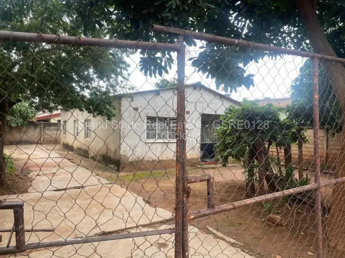 5 Bedroom House for Sale in Kambuzuma, Harare