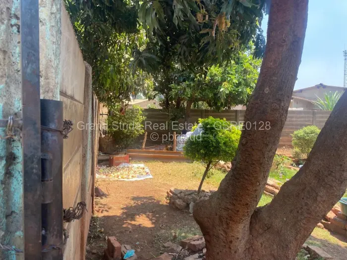 5 Bedroom House for Sale in Kambuzuma, Harare