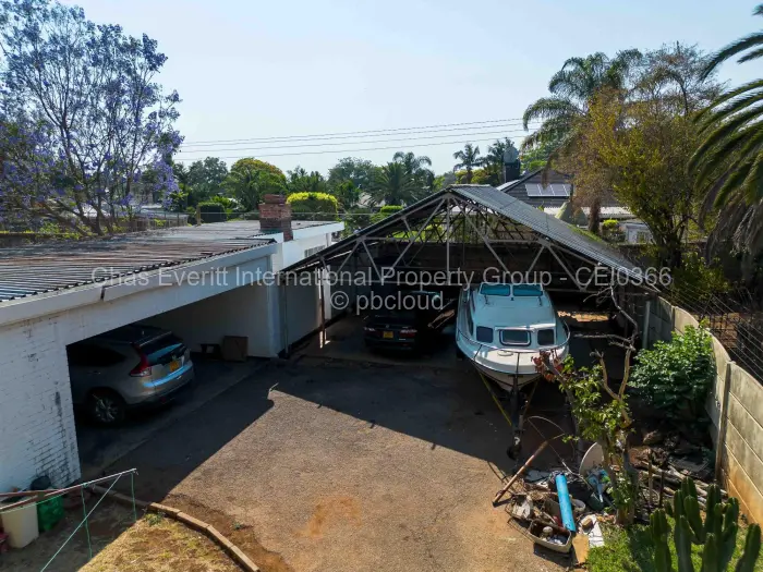 4 Bedroom House for Sale in Kumalo, Bulawayo