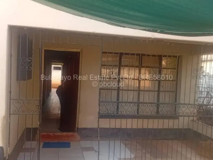4 Bedroom House for Sale in Nkulumane, Bulawayo