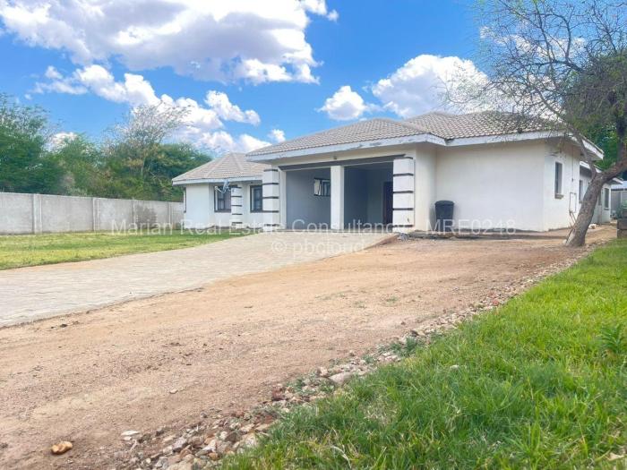 5 Bedroom House to Rent in Selbourne Park, Bulawayo