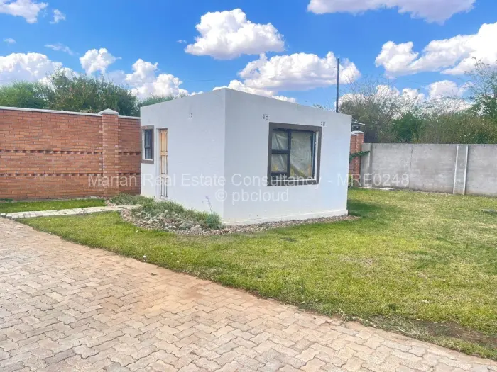 5 Bedroom House to Rent in Selbourne Park, Bulawayo
