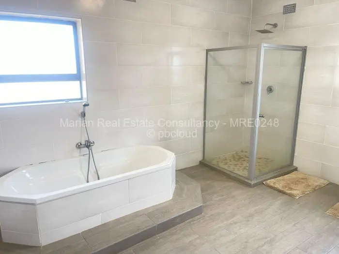 5 Bedroom House to Rent in Selbourne Park, Bulawayo