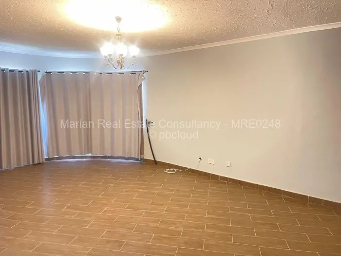 5 Bedroom House to Rent in Selbourne Park, Bulawayo