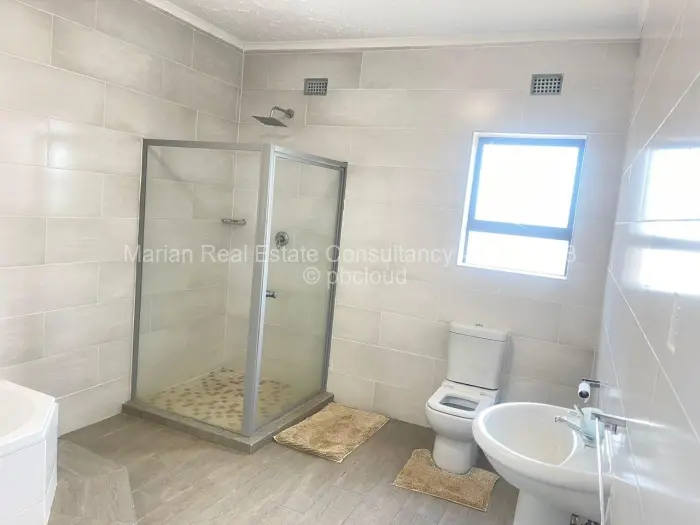 5 Bedroom House to Rent in Selbourne Park, Bulawayo