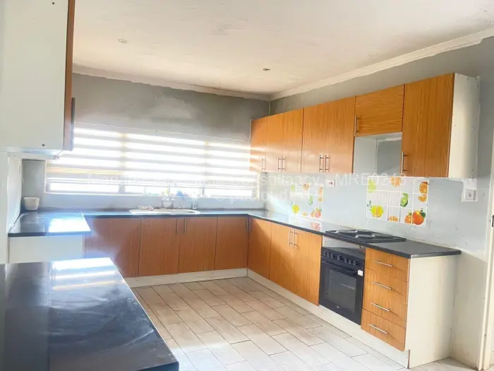 5 Bedroom House to Rent in Selbourne Park, Bulawayo
