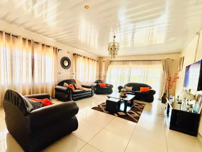 7 Bedroom House for Sale in Hatfield, Harare