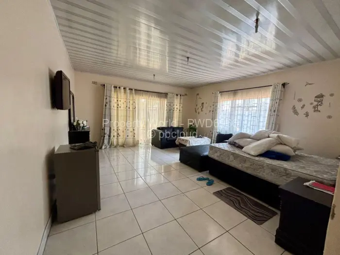 7 Bedroom House for Sale in Hatfield, Harare