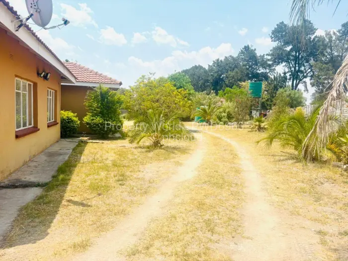 7 Bedroom House for Sale in Hatfield, Harare