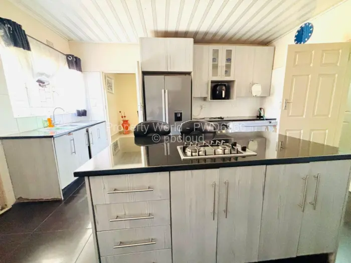 7 Bedroom House for Sale in Hatfield, Harare