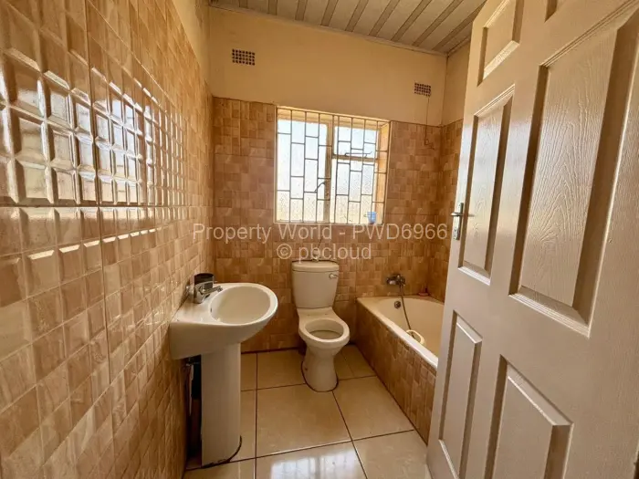 7 Bedroom House for Sale in Hatfield, Harare