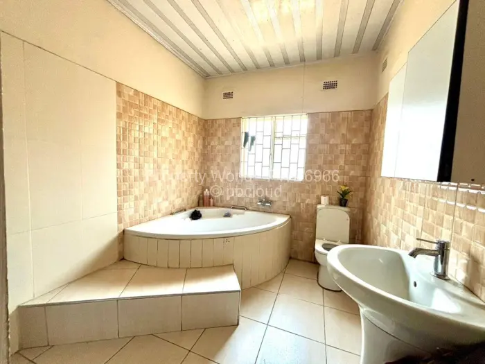 7 Bedroom House for Sale in Hatfield, Harare