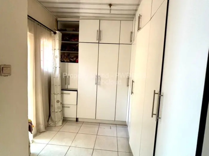 7 Bedroom House for Sale in Hatfield, Harare