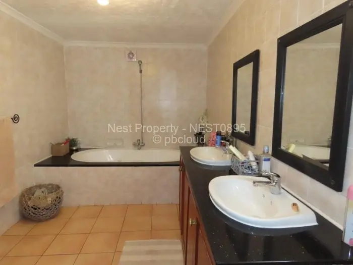 6 Bedroom House for Sale in Ballantyne Park, Harare