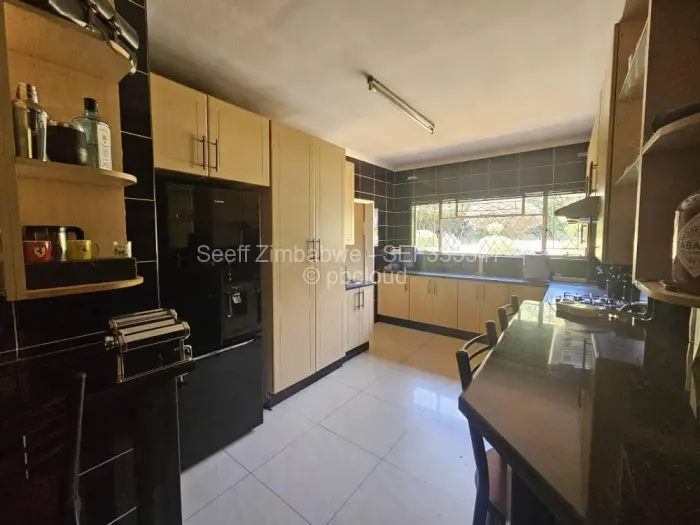 4 Bedroom House to Rent in Greystone Park