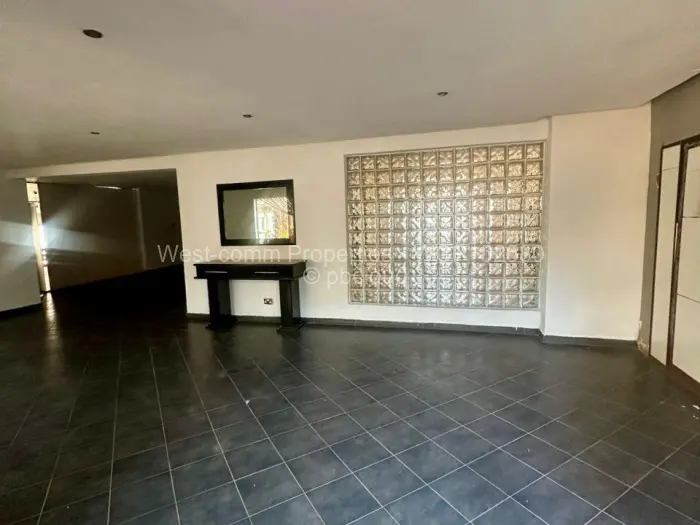 Commercial Property to Rent in Highlands