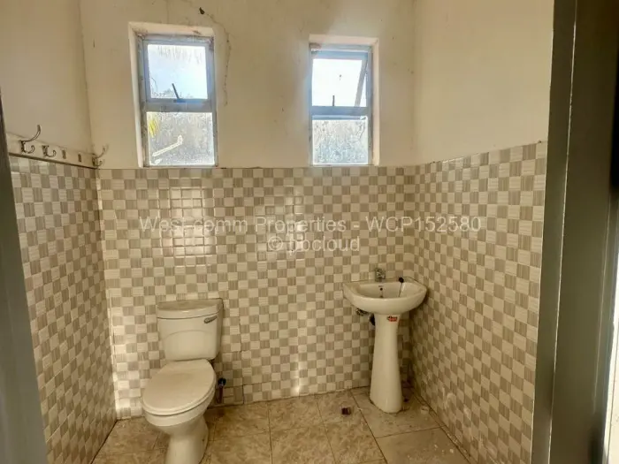 Commercial Property to Rent in Highlands