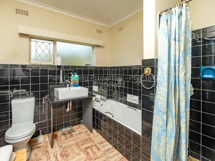 4 Bedroom House for Sale in Sunridge, Harare