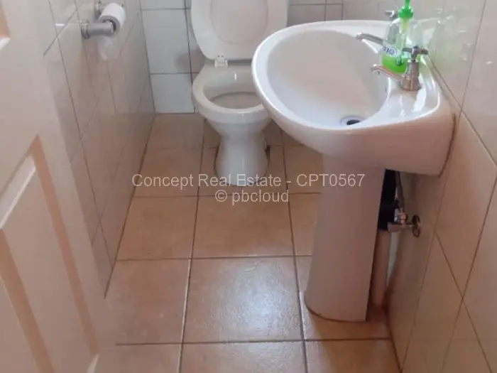 4 Bedroom House to Rent in Manresa
