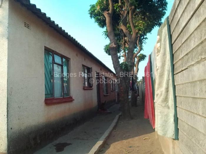 8 Bedroom House for Sale in Budiriro, Harare