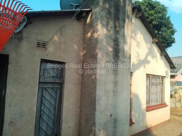 8 Bedroom House for Sale in Budiriro, Harare