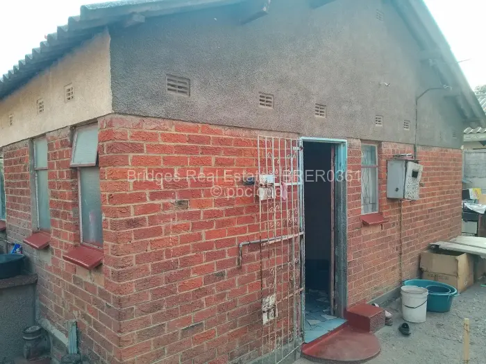 8 Bedroom House for Sale in Budiriro, Harare