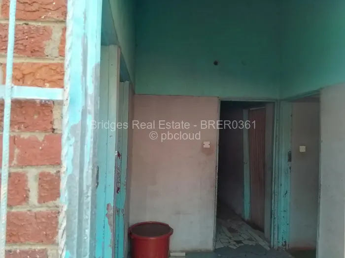 8 Bedroom House for Sale in Budiriro, Harare