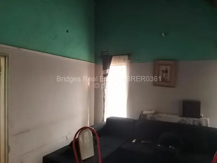8 Bedroom House for Sale in Budiriro, Harare