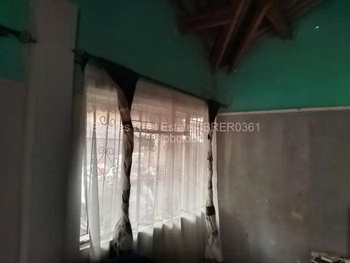 8 Bedroom House for Sale in Budiriro, Harare