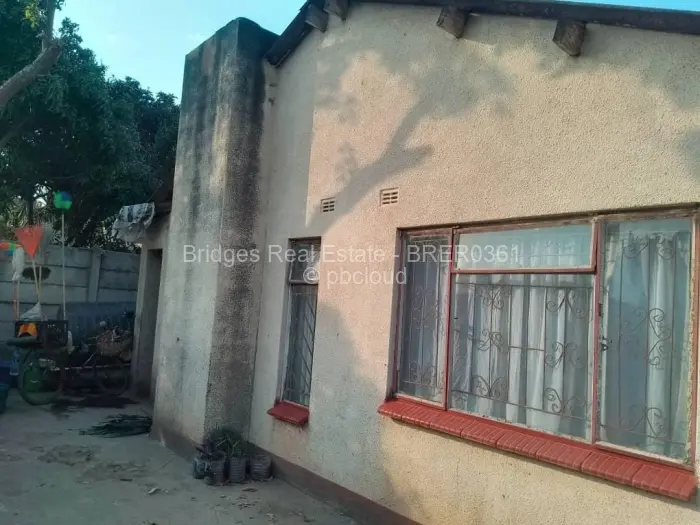 8 Bedroom House for Sale in Budiriro, Harare