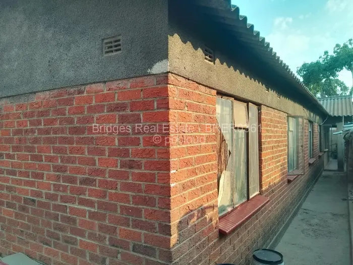 8 Bedroom House for Sale in Budiriro, Harare