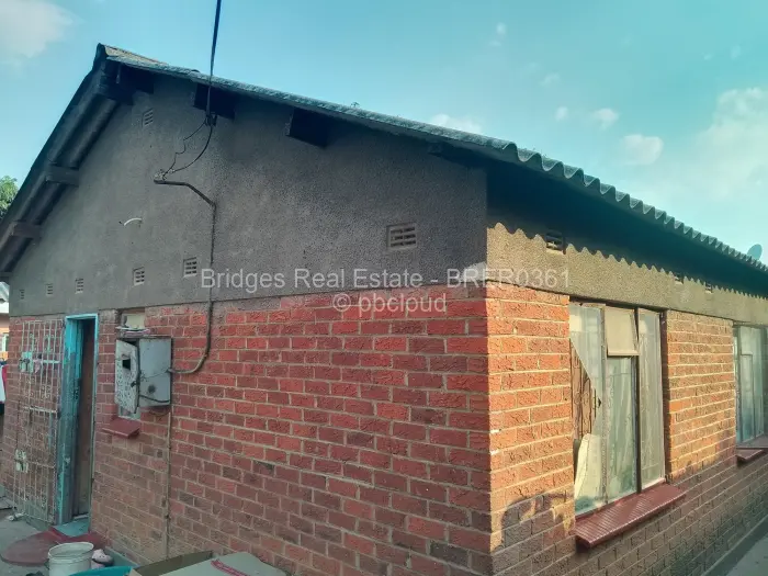 8 Bedroom House for Sale in Budiriro, Harare
