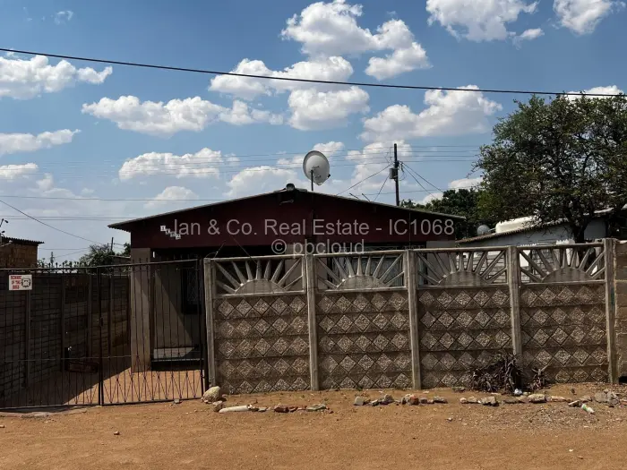 2 Bedroom House for Sale in Emakhandeni, Bulawayo