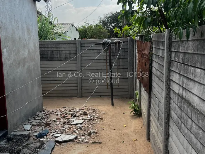 2 Bedroom House for Sale in Emakhandeni, Bulawayo
