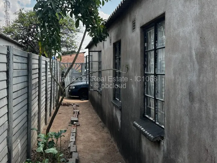 2 Bedroom House for Sale in Emakhandeni, Bulawayo