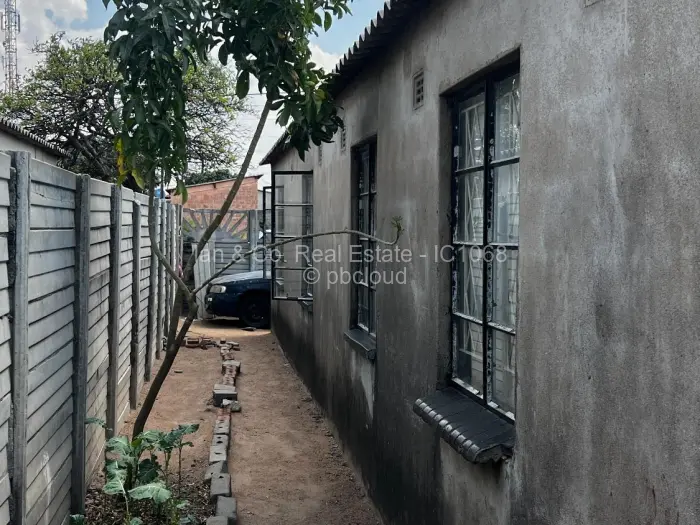 2 Bedroom House for Sale in Emakhandeni, Bulawayo