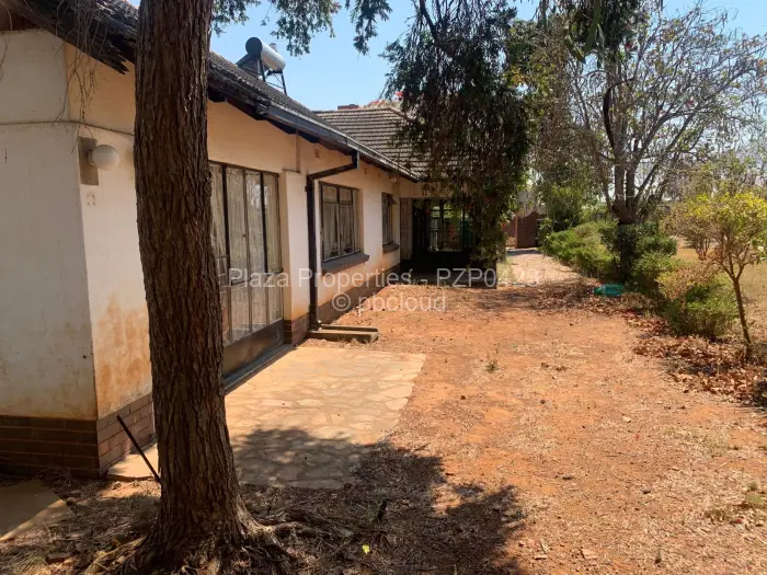 4 Bedroom House for Sale in Matsheumhlope, Bulawayo