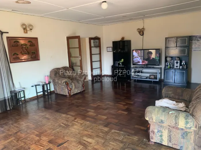4 Bedroom House for Sale in Matsheumhlope, Bulawayo