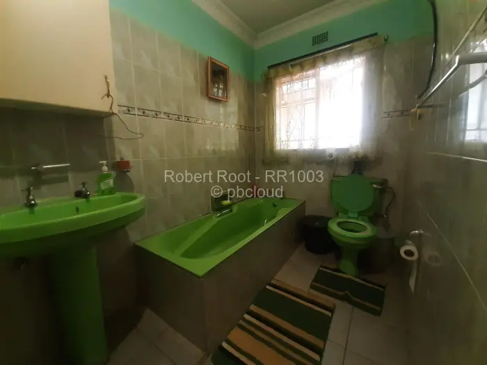 5 Bedroom House to Rent in Bluff Hill, Harare
