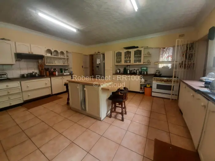 5 Bedroom House to Rent in Bluff Hill, Harare