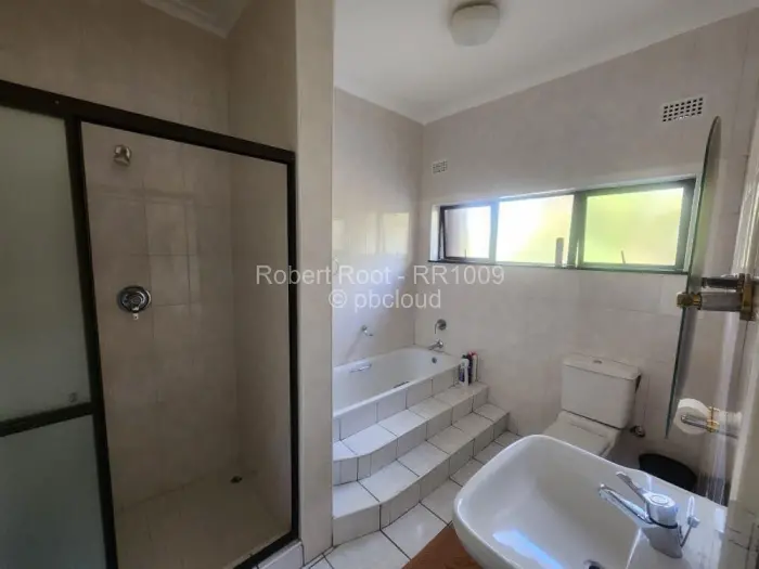 6 Bedroom House to Rent in Glen Lorne