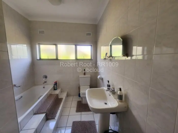 6 Bedroom House to Rent in Glen Lorne