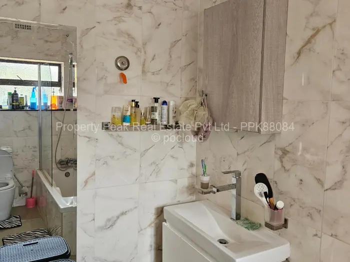 4 Bedroom House to Rent in Madokero Estates, Harare