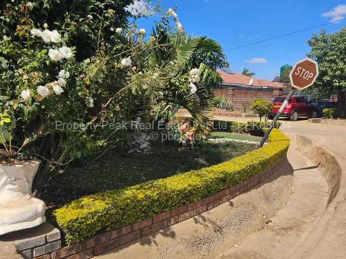 4 Bedroom House to Rent in Madokero Estates, Harare