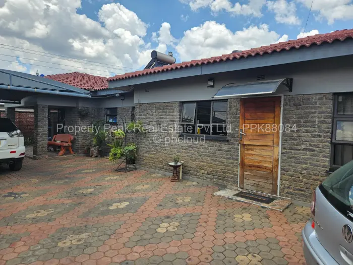 4 Bedroom House to Rent in Madokero Estates, Harare
